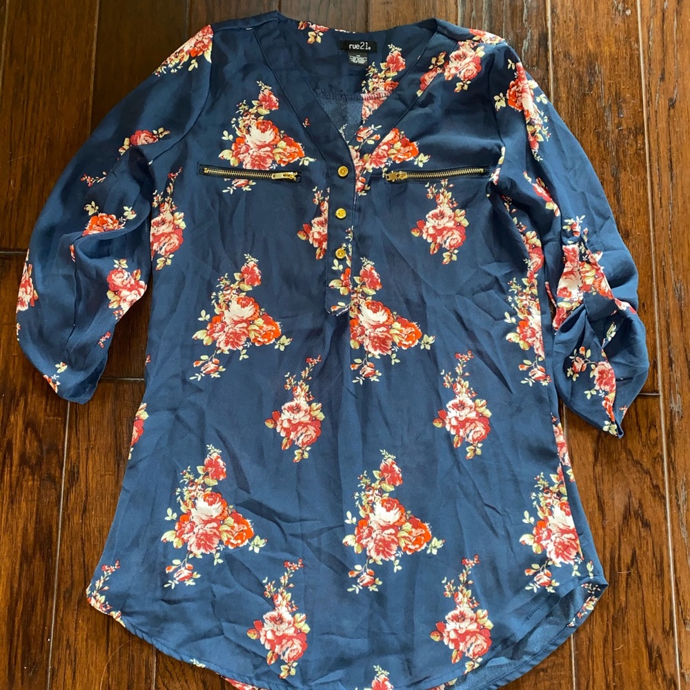 Rue 21 flower 3/4 top